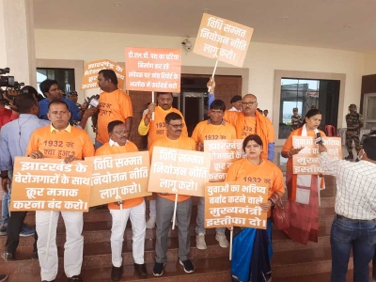 झारखंड सरकार की रिक्रूटमेंट पॉलिसी पर विधानसभा में 10वें दिन भी भाजपा का हंगामा